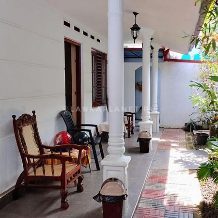 Hotel Twin Palms à Mirissa Extérieur photo