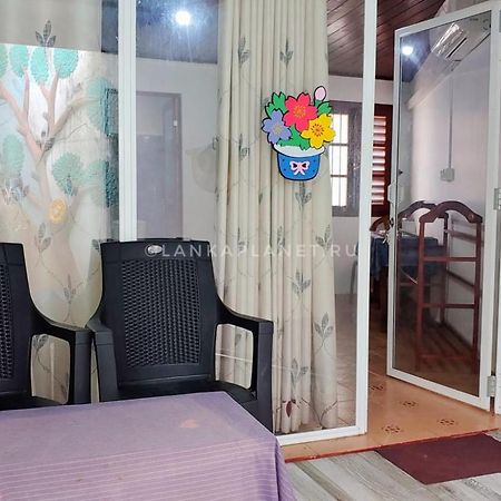 Hotel Twin Palms à Mirissa Extérieur photo