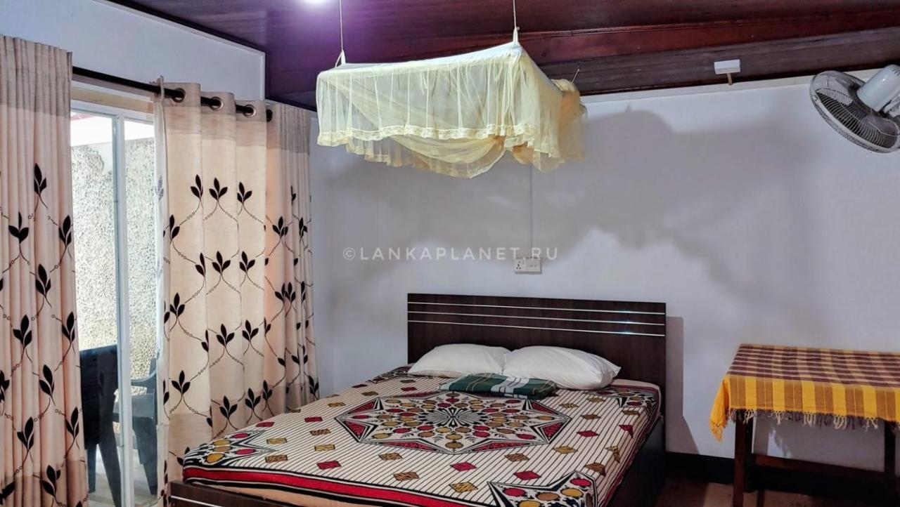 Hotel Twin Palms à Mirissa Extérieur photo