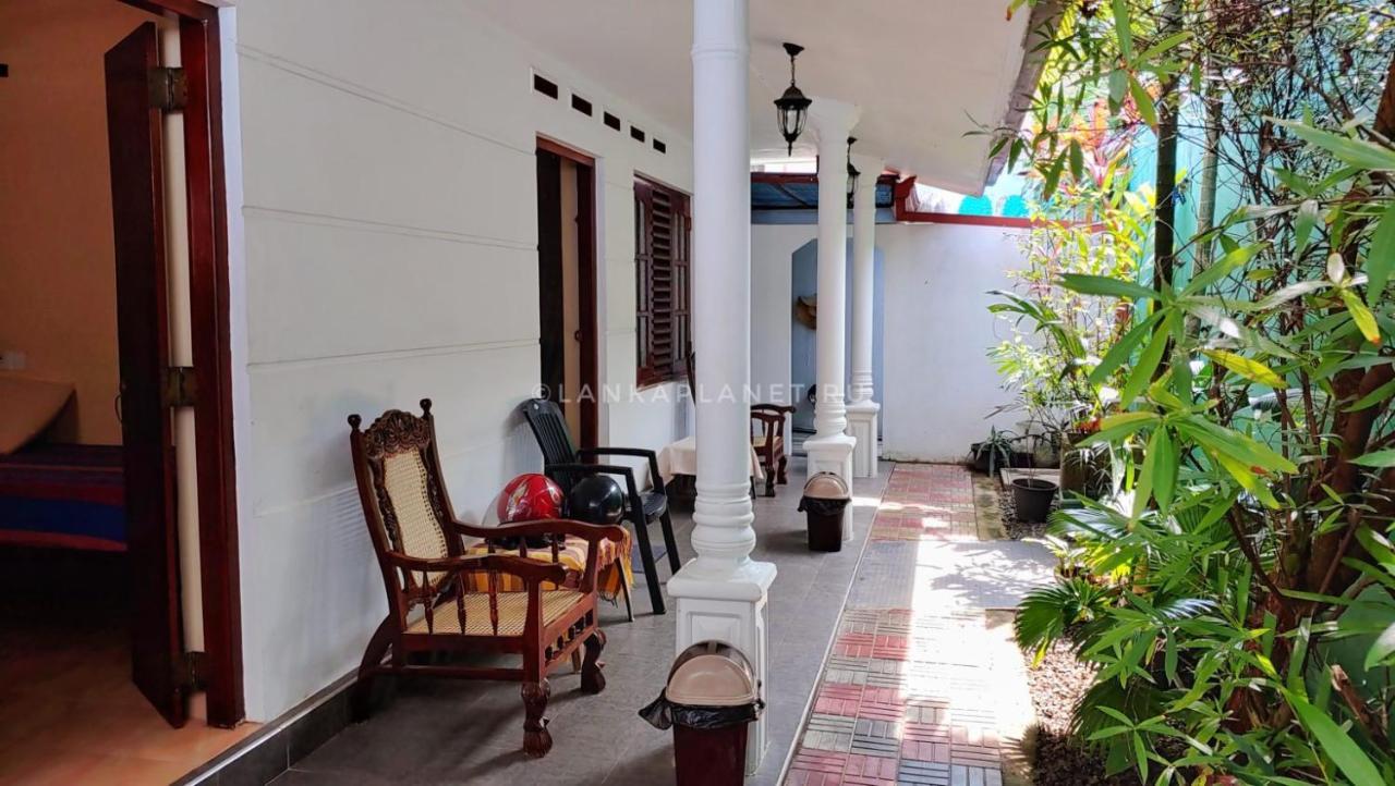 Hotel Twin Palms à Mirissa Extérieur photo
