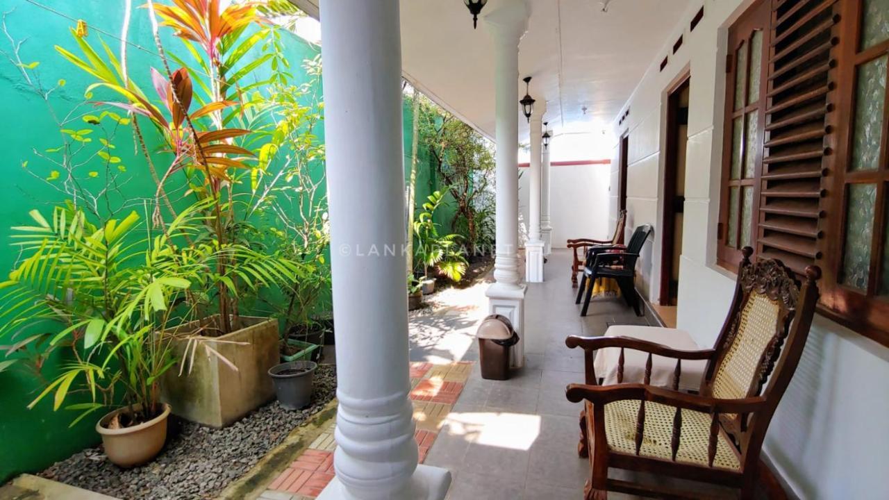 Hotel Twin Palms à Mirissa Extérieur photo
