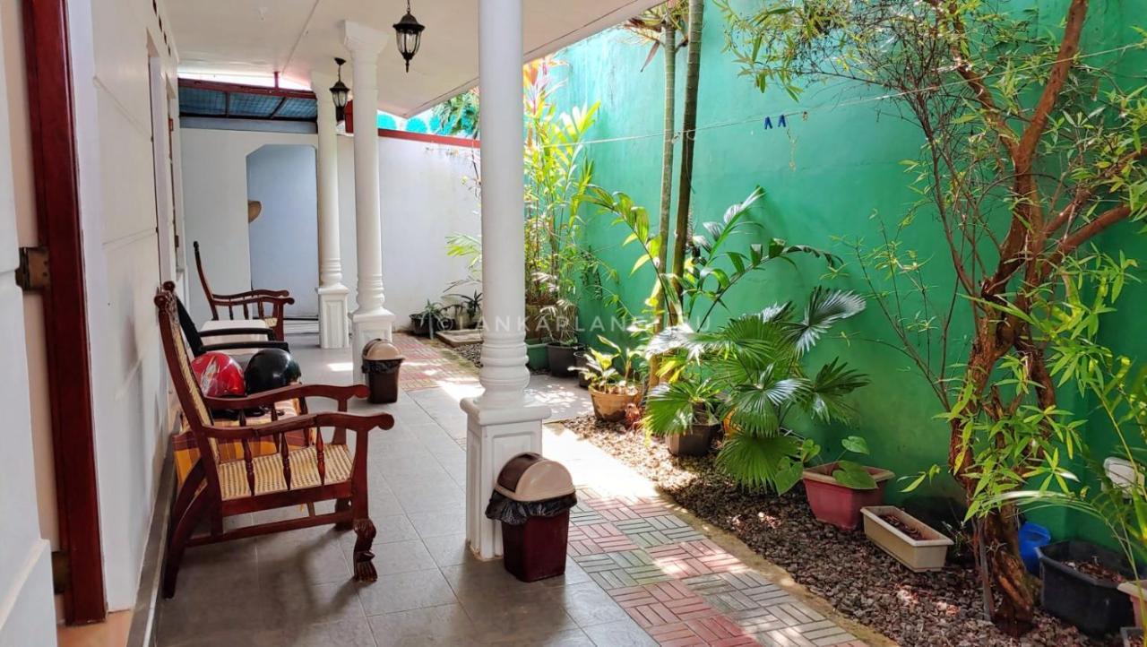 Hotel Twin Palms à Mirissa Extérieur photo